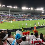 ノーサイド! 両チームとも、スタジアムの4方向へ整列して挨拶。 素晴らしい!